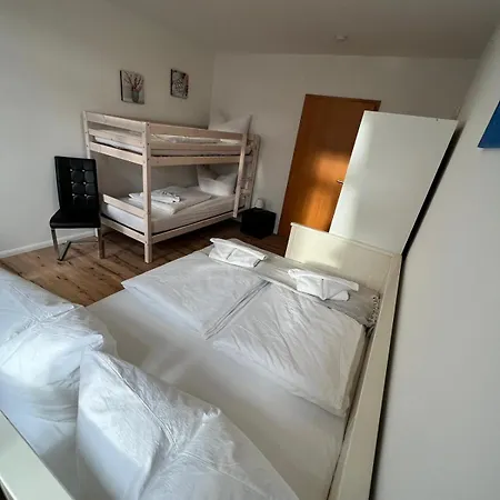 Bernstein Ruhig, Familienfreundlich Mit Garten, Infrarot-sauna Apartment Rostock