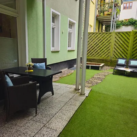 Bernstein Ruhig, Familienfreundlich Mit Garten, Infrarot-sauna Apartment Rostock